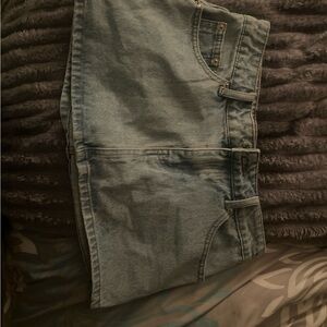 selling cuz it is to big on me 

took the tags off without trying it on